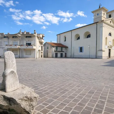 Ortona, Casa Intera, 7 Posti Letto, 2 Bagni, Free Parking, Mare A 10 Minuti Holiday home